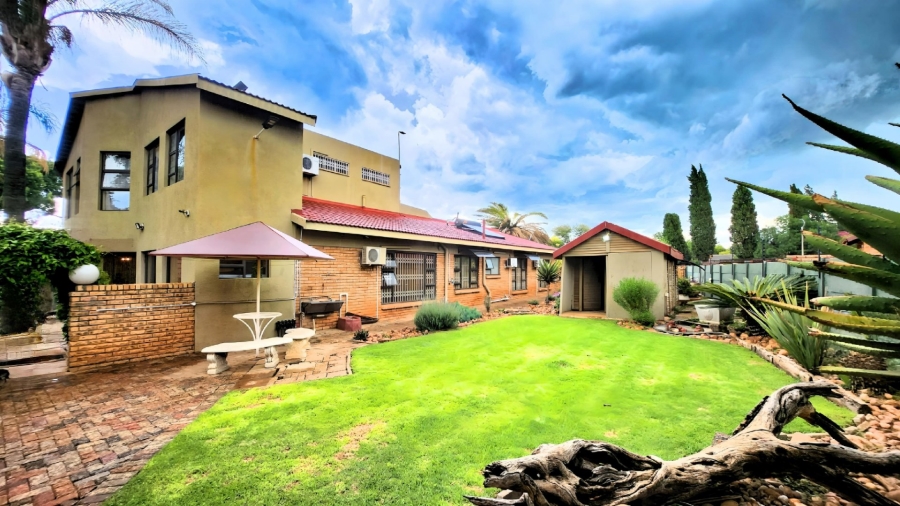 4 Bedroom Property for Sale in Flamwood North West